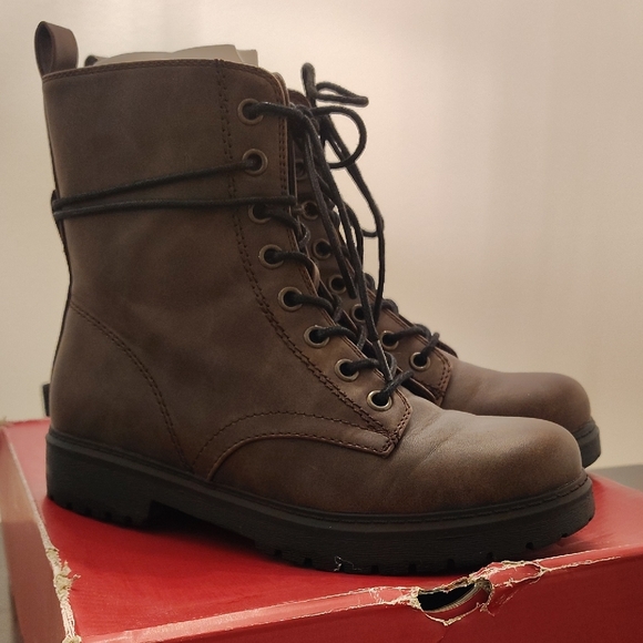 SO Brown Lace Up Boots - Picture 2 of 5